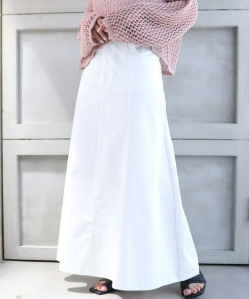 moment+（モーメントプラス）の「カラーT/Cツイル フレアロングスカート（スカート・レディース・ブラック/ブラウン/オフホワイト/カーキ/サックスブルー/インディゴブルー/アイボリー/グレイッシュベージュ/ブルー/オレンジ/グリーン/レッド・M/L）」の20枚目の写真