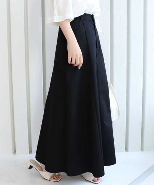 moment+（モーメントプラス）の「カラーT/Cツイル フレアロングスカート（スカート・レディース・ブラック/ブラウン/オフホワイト/カーキ/サックスブルー/インディゴブルー/アイボリー/グレイッシュベージュ/ブルー/オレンジ/グリーン/レッド・M/L）」の22枚目の写真