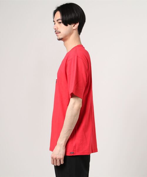 VOLCOM（ボルコム）の「【VOLCOM】APAC OVAL TRACK SS TEE（Tシャツ/カットソー・メンズ・ブラック/レッド・MEDIUM/X-LARGE/LARGE/XX-LARGE）」の3枚目の写真
