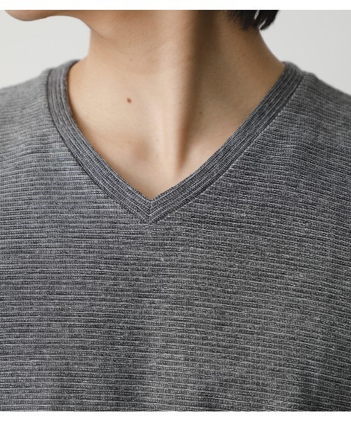 AZUL by moussy（アズールバイマウジー）の「MELANGE TACK BORDER V/N TOPS/メランジタックボーダーVネックトップス（Tシャツ/カットソー・メンズ・ネイビー系1/ブラック/ホワイト/杢グレー/ライトカーキ/ライトピンク・X-LARGE/LARGE/SMALL/MEDIUM）」の18枚目の写真