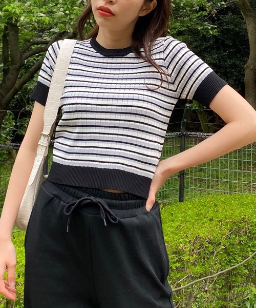 WEGO（ウィゴー）の「WEGO/マルチボーダー半袖トップス（Tシャツ/カットソー・レディース・ブラック/イエロー/グリーン・FREE）」の2枚目の写真