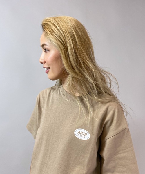 AKIII CLASSIC(アキクラシック)の「【ムラサキスポーツ別注】AKIIICLASSIC/アキクラシック バックプリントロゴTシャツ SAK-2141(Tシャツ/カットソー・レディース・グリーン/ベージュ/ホワイト・L/M)」の17枚目の写真