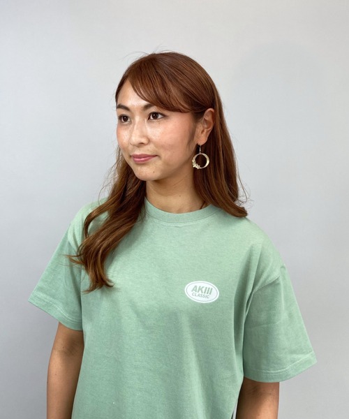 AKIII CLASSIC(アキクラシック)の「【ムラサキスポーツ別注】AKIIICLASSIC/アキクラシック バックプリントロゴTシャツ SAK-2141(Tシャツ/カットソー・レディース・グリーン/ベージュ/ホワイト・L/M)」の11枚目の写真