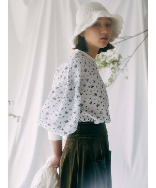 merry jenny(メリージェニー)の「floral ルーズパフtops(Tシャツ/カットソー・レディース・ベージュ/オフホワイト・FREE)」の6枚目の写真