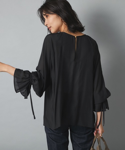 RIVE DROITE（リヴドロワ）の「装いにフェミニンな表情をプラス　ドレープシフォンフリルカフスブラウス（シャツ/ブラウス・レディース・ブラック/ベージュ・FREE）」の7枚目の写真