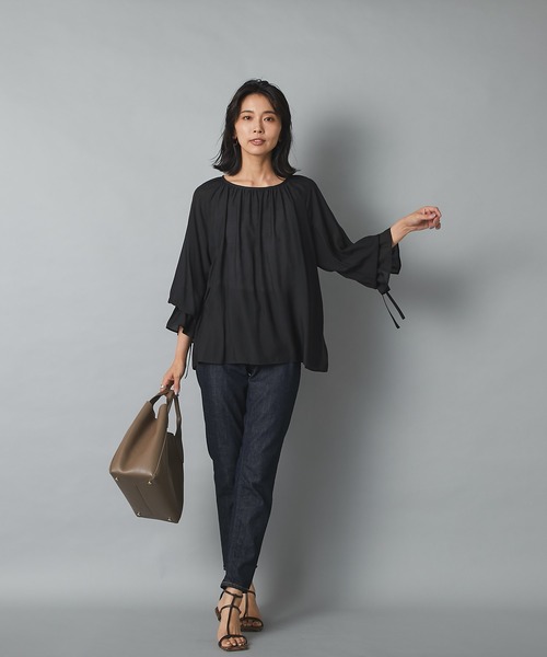 RIVE DROITE（リヴドロワ）の「装いにフェミニンな表情をプラス　ドレープシフォンフリルカフスブラウス（シャツ/ブラウス・レディース・ブラック/ベージュ・FREE）」の9枚目の写真