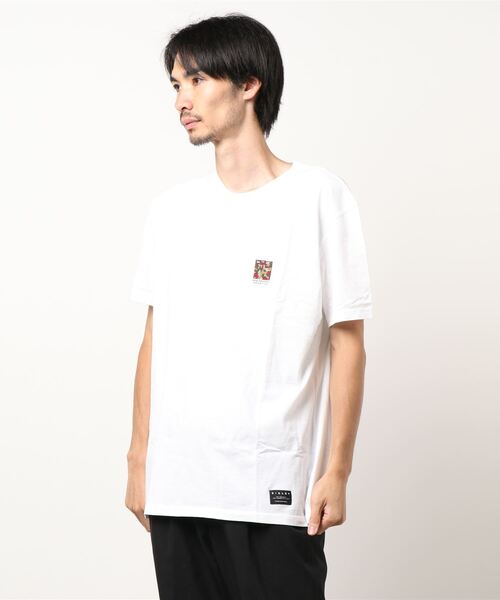 SISLEY（シスレー）の「型押し半袖Tシャツ・カットソー（Tシャツ/カットソー・メンズ・ホワイト系その他/ブラック/ホワイト・MEDIUM/SMALL/LARGE/X-LARGE）」の3枚目の写真