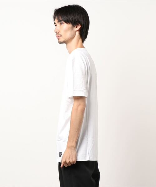 SISLEY（シスレー）の「型押し半袖Tシャツ・カットソー（Tシャツ/カットソー・メンズ・ホワイト系その他/ブラック/ホワイト・MEDIUM/SMALL/LARGE/X-LARGE）」の6枚目の写真