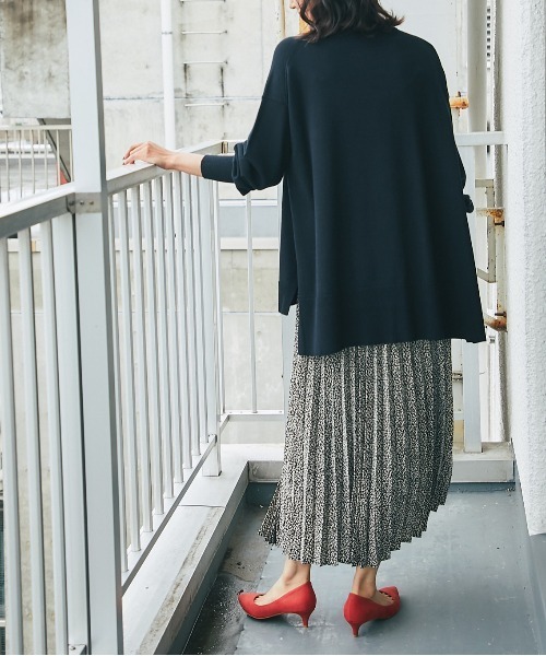 RIVE DROITE（リヴドロワ）の「それぞれ単品でも着られる優秀セット　プルオーバー＆プリーツスカートセット（ワンピース・レディース・アイボリー/ブラック・FREE）」の2枚目の写真