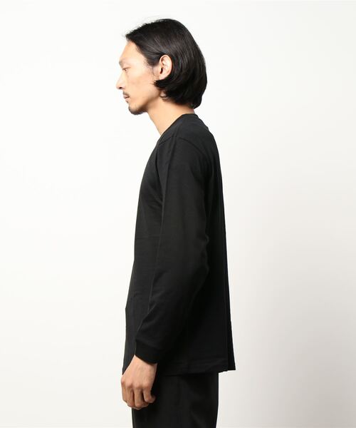 SPINNS（スピンズ）の「【ゆったりシルエット】オーバーサイズロングスリーブTシャツ（Tシャツ/カットソー・メンズ・ブルー/ブラック/ホワイト・M/L/XL）」の4枚目の写真