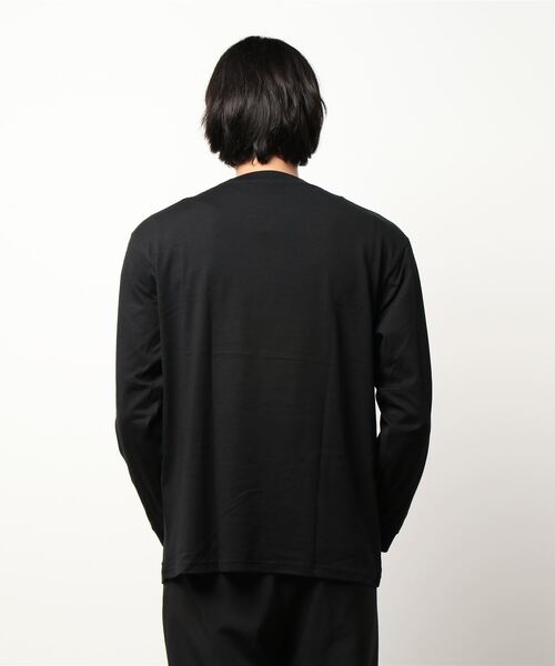 SPINNS（スピンズ）の「【ゆったりシルエット】オーバーサイズロングスリーブTシャツ（Tシャツ/カットソー・メンズ・ブルー/ブラック/ホワイト・M/L/XL）」の5枚目の写真