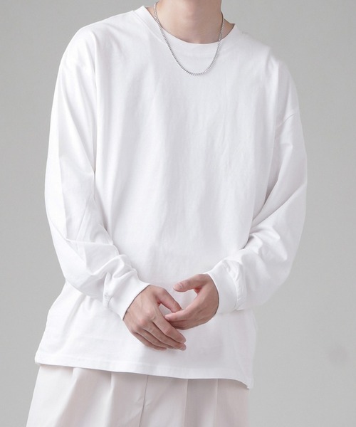 SPINNS（スピンズ）の「【ゆったりシルエット】オーバーサイズロングスリーブTシャツ（Tシャツ/カットソー・メンズ・ブルー/ブラック/ホワイト・M/L/XL）」の2枚目の写真