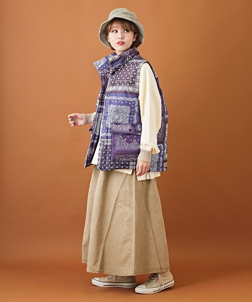 CUBE SUGAR（キューブシュガー）の「リサイクルエアコンダウンバンダナ柄オーバーベスト（ダウンベスト・レディース・ナチュラル/ネイビー・M）」の13枚目の写真