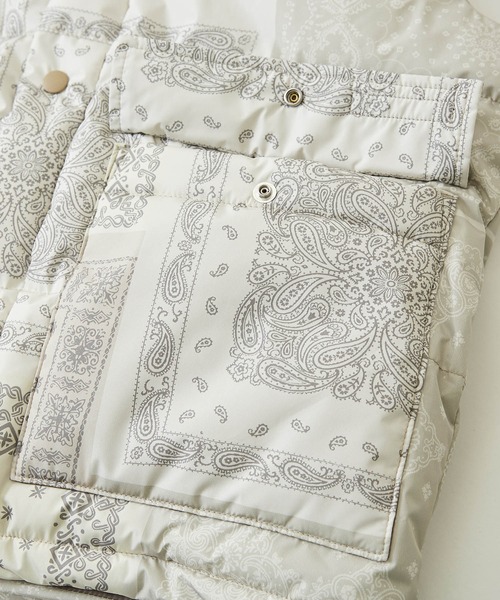 CUBE SUGAR（キューブシュガー）の「リサイクルエアコンダウンバンダナ柄オーバーベスト（ダウンベスト・レディース・ナチュラル/ネイビー・M）」の20枚目の写真