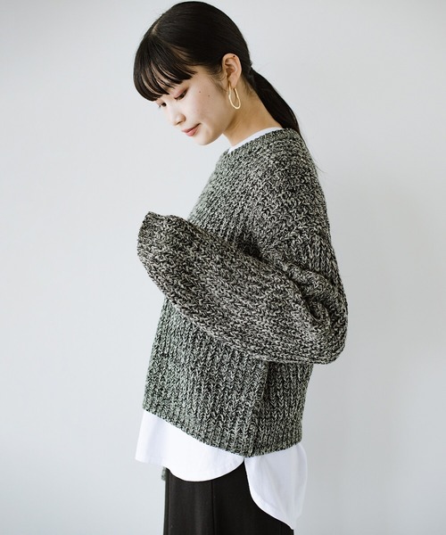 haco!(ハコ)の「短め丈が何と合わせても今っぽかわいい!ミックス糸で作ったざっくりニット(ニット/セーター・レディース・グリーン/ダークネイビー・MEDIUM/SMALL/LARGE/X-LARGE)」の7枚目の写真