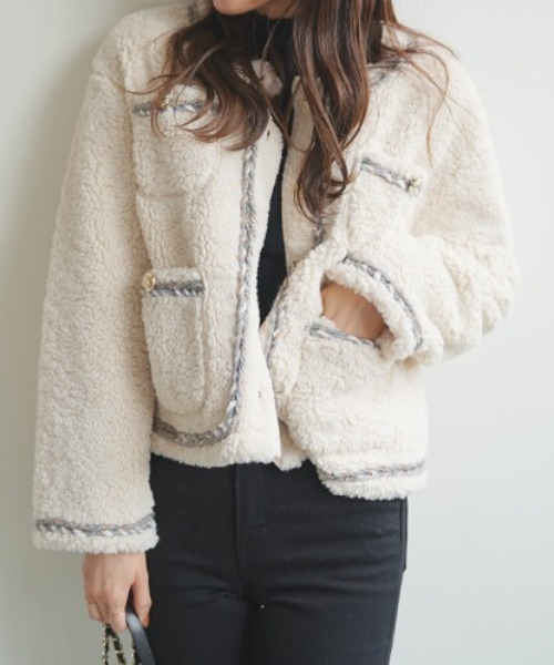 Futier land（フューティアランド）の「パイピングボアジャケット（ノーカラージャケット・レディース・アイボリー/ブラック/モカ・FREE）」の2枚目の写真