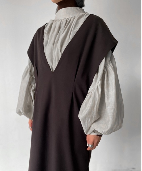 Solace（ソレイス）の「深Vネックウエストタックベストワンピース（ワンピース・レディース・ブラック/ブラウン・M/L）」の5枚目の写真