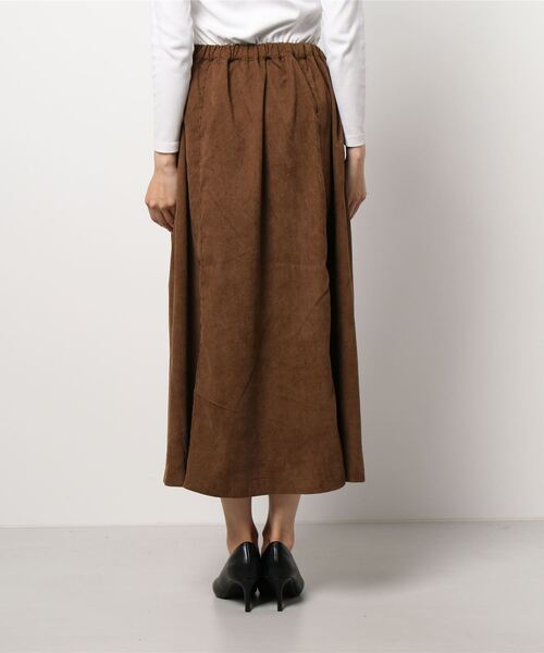 ehka sopo(エヘカソポ)の「コーデュロイギャザーロングスカート(スカート・レディース・ベージュ/ブラウン/カーキ・フリ-)」の4枚目の写真