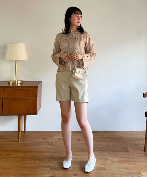 EPIMI E'PIMMY（エピミエピミー）の「透かし編みペプラムニットカーディガン（ニット/セーター・レディース・ブラック/ベージュ/オフホワイト・MEDIUM）」の7枚目の写真