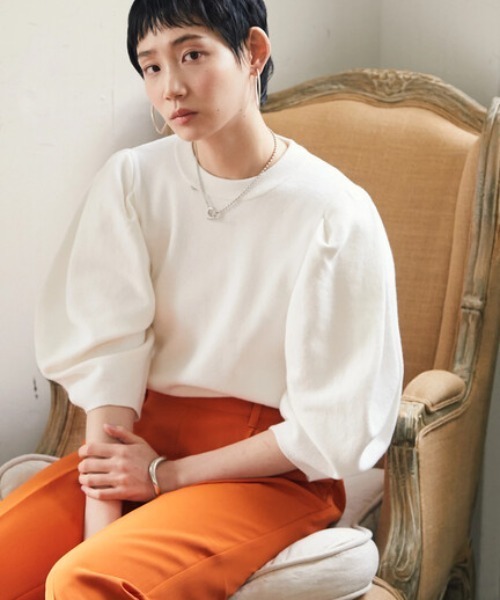 armonia(アルモニーア)の「armonia.袖ボリュームニットプルオーバー(ニット/セーター・レディース・ブラック/ブラウン/オフホワイト・FREE)」の2枚目の写真