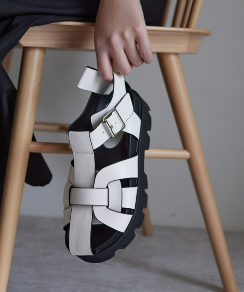 Fabby fabby（ファビィーファビィー）の「グルカスポーツサンダル  / グルカサンダル（サンダル・レディース・ブラック/オフホワイト・LARGE/MEDIUM/SMALL）」の2枚目の写真