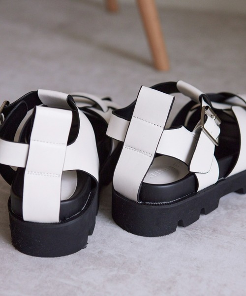 Fabby fabby（ファビィーファビィー）の「グルカスポーツサンダル  / グルカサンダル（サンダル・レディース・ブラック/オフホワイト・LARGE/MEDIUM/SMALL）」の16枚目の写真