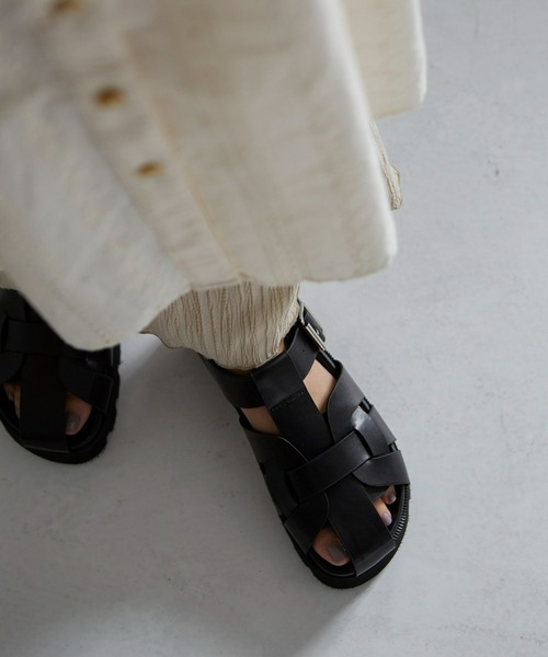 Fabby fabby（ファビィーファビィー）の「グルカスポーツサンダル  / グルカサンダル（サンダル・レディース・ブラック/オフホワイト・LARGE/MEDIUM/SMALL）」の19枚目の写真
