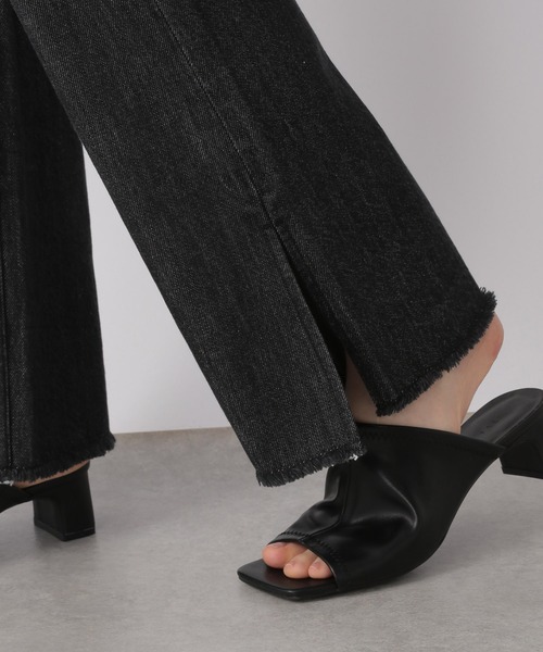 LOWRYS FARM(ローリーズファーム)の「ハイウエストスリットデニムパンツ(デニムパンツ・レディース・ブラック/ワンウォッシュ/キナリ/ブラック系その他/ダークネイビー・マルチサイズ)」の12枚目の写真