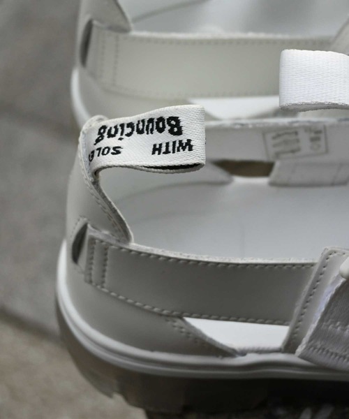 Dr. Martens(ドクターマーチン)の「Dr.Martens TRACT PEARSON WHITE ELEMENT+WEBBING / ドクターマーチン トラクト パーソン(サンダル・レディース・ホワイト・UK5/UK7/UK6/UK4/UK3)」の5枚目の写真