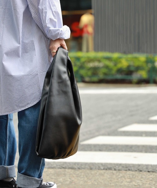 HONEYSUCKLE ROSE（ハニーサックルローズ）の「【HONEYSUCKLE ROSE】ソフトＰＵショッパー（トートバッグ・レディース・シルバー/ブラック・フリー）」の2枚目の写真