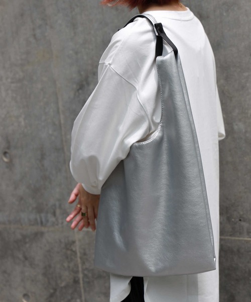 HONEYSUCKLE ROSE（ハニーサックルローズ）の「【HONEYSUCKLE ROSE】ソフトＰＵショッパー（トートバッグ・レディース・シルバー/ブラック・フリー）」の12枚目の写真