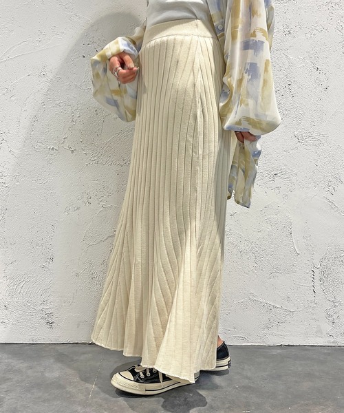 apres jour mignon(アプレジュールミニョン)の「リブニットマーメイドスカート【ZOZOTOWN限定アイテム】(スカート・レディース・ブラック/アイボリー・X-LARGE/SMALL/MEDIUM)」の5枚目の写真
