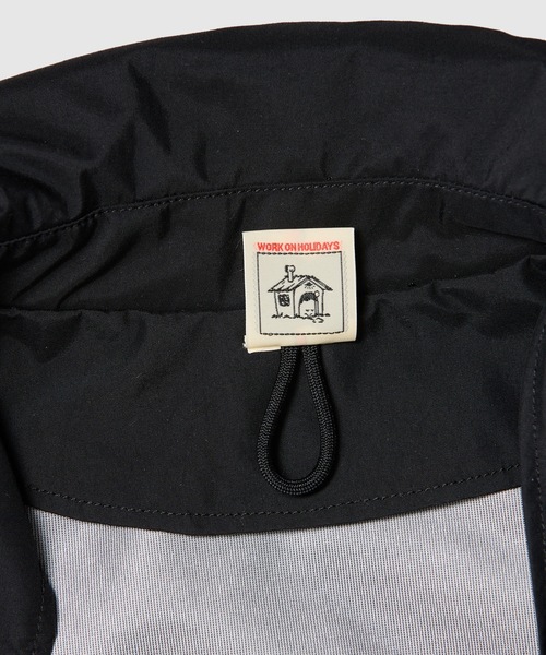 HOLIDAY(ホリデイ)の「WIND COAT (WATER PROOF) ウィンドコート (ウォータープルーフ)(ナイロンジャケット・レディース・ブラック/ベージュ・ONE SIZE)」の7枚目の写真