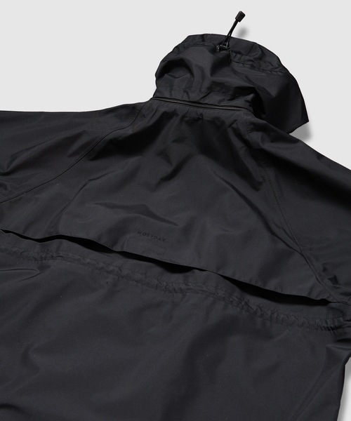 HOLIDAY(ホリデイ)の「WIND COAT (WATER PROOF) ウィンドコート (ウォータープルーフ)(ナイロンジャケット・レディース・ブラック/ベージュ・ONE SIZE)」の11枚目の写真