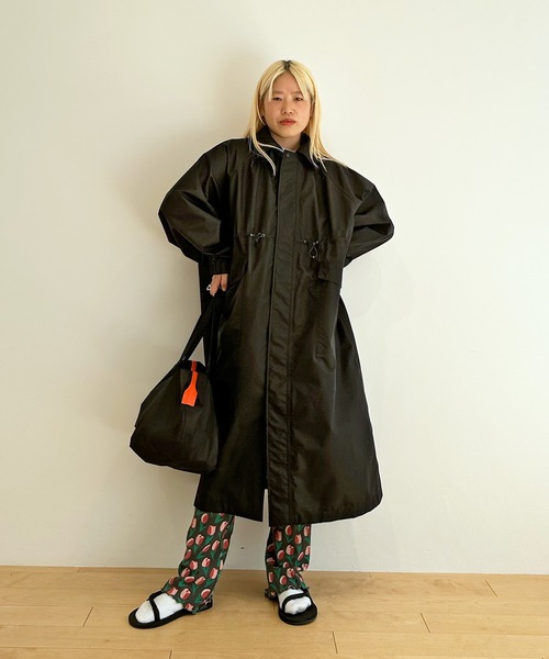 HOLIDAY(ホリデイ)の「WIND COAT (WATER PROOF) ウィンドコート (ウォータープルーフ)(ナイロンジャケット・レディース・ブラック/ベージュ・ONE SIZE)」の22枚目の写真
