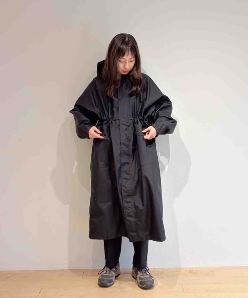 HOLIDAY(ホリデイ)の「WIND COAT (WATER PROOF) ウィンドコート (ウォータープルーフ)(ナイロンジャケット・レディース・ブラック/ベージュ・ONE SIZE)」の8枚目の写真
