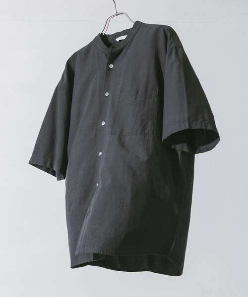 URBAN RESEARCH DOORS（アーバンリサーチドアーズ）の「コンフォートバンドカラーシャツ（シャツ/ブラウス・メンズ・ライトグレー/パープル/ブラック/グリーン・MEDIUM/LARGE）」の2枚目の写真