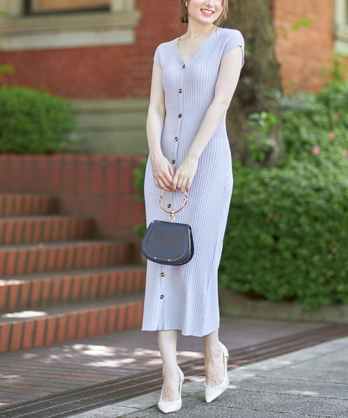tocco closet（トッコ　クローゼット）の「フロント飾り釦付きフレンチスリーブリブニットワンピース（ワンピース・レディース・モカ/ラベンダー・M）」の4枚目の写真