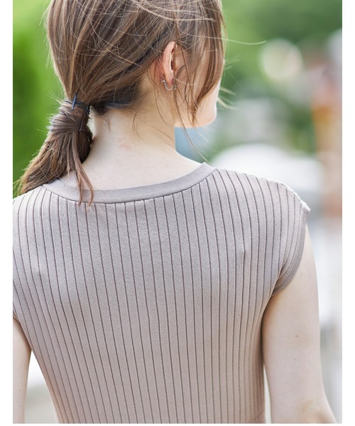 tocco closet（トッコ　クローゼット）の「フロント飾り釦付きフレンチスリーブリブニットワンピース（ワンピース・レディース・モカ/ラベンダー・M）」の10枚目の写真