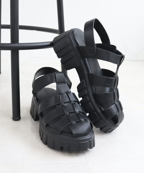 fredy emue（フレディエミュ）の「ライトソールボリュームグルカサンダル（サンダル・レディース・オフホワイト/ブラック・S/M/L）」の2枚目の写真