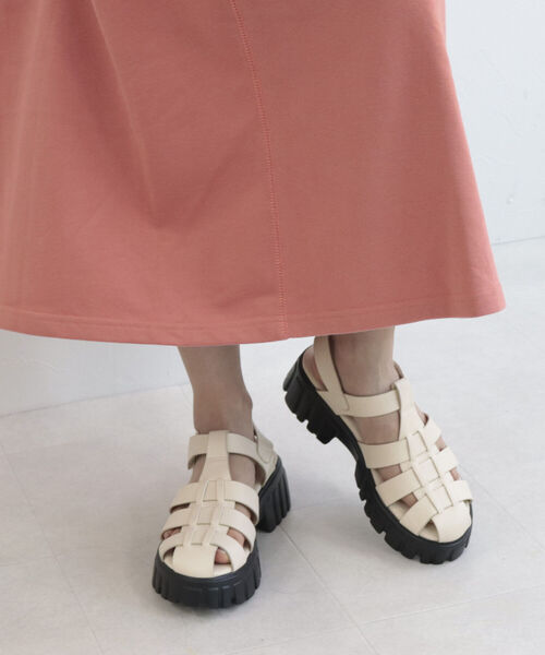 fredy emue（フレディエミュ）の「ライトソールボリュームグルカサンダル（サンダル・レディース・オフホワイト/ブラック・S/M/L）」の4枚目の写真