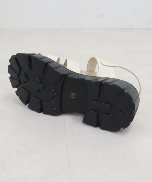 fredy emue（フレディエミュ）の「ライトソールボリュームグルカサンダル（サンダル・レディース・オフホワイト/ブラック・S/M/L）」の8枚目の写真