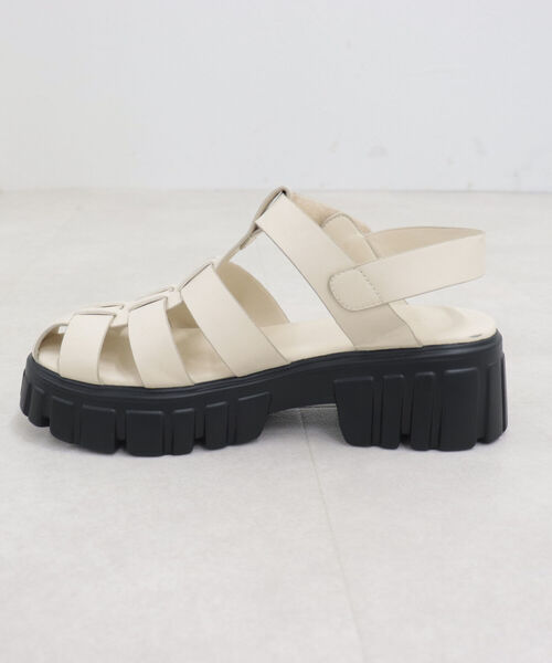 fredy emue（フレディエミュ）の「ライトソールボリュームグルカサンダル（サンダル・レディース・オフホワイト/ブラック・S/M/L）」の9枚目の写真