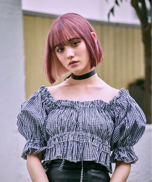FickleBebe(フィクルベベ)の「フリルオフショルダーブラウス(シャツ/ブラウス・レディース・A/ブラック/ホワイト・0/1)」の1枚目の写真