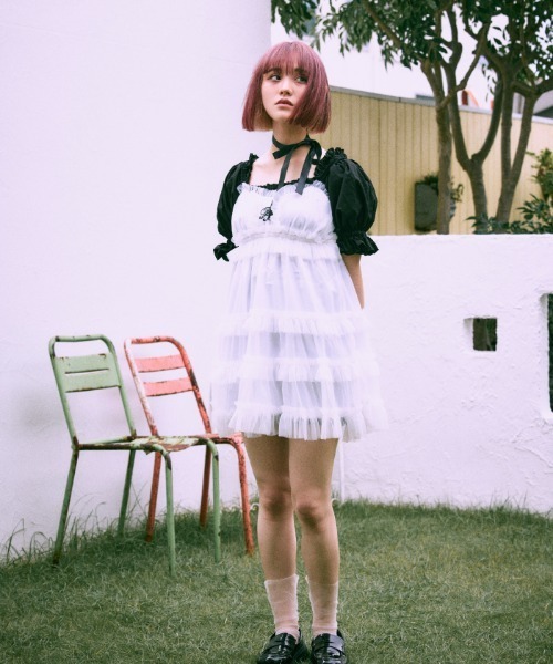 FickleBebe(フィクルベベ)の「フリルオフショルダーブラウス(シャツ/ブラウス・レディース・A/ブラック/ホワイト・0/1)」の4枚目の写真