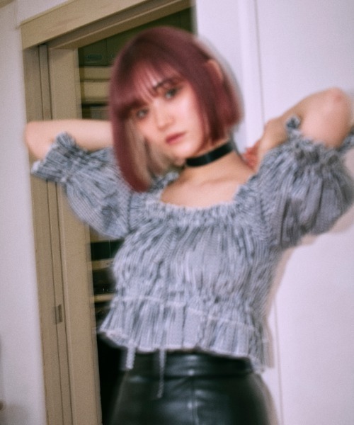 FickleBebe(フィクルベベ)の「フリルオフショルダーブラウス(シャツ/ブラウス・レディース・A/ブラック/ホワイト・0/1)」の14枚目の写真