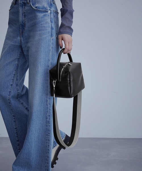 ADAM ET ROPE'（アダムエロペ）の「【2WAY】ワンハンドルMINIキューブバッグ（ハンドバッグ・レディース・ブラック/ワイン・FREE）」の16枚目の写真