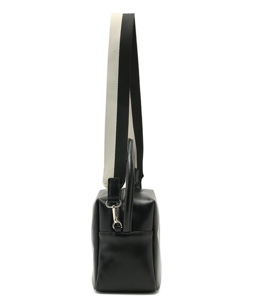 ADAM ET ROPE'（アダムエロペ）の「【2WAY】ワンハンドルMINIキューブバッグ（ハンドバッグ・レディース・ブラック/ワイン・FREE）」の6枚目の写真