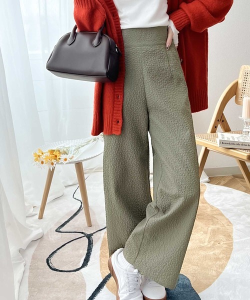classicalelf（クラシカルエルフ）の「品良くスタイルUP。ぽこぽこエンボス花柄ワイドパンツ（その他パンツ・レディース・ブラック/グリーン/グレイッシュベージュ・SMALL/MEDIUM/LARGE/X-LARGE）」の3枚目の写真