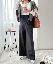 品良くスタイルUP。ぽこぽこエンボス花柄ワイドパンツ